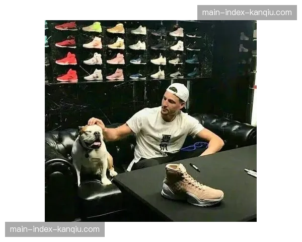 中国品牌借全明星周末加速全球化，安踏洛杉矶首店开业签约汤普森终身合同