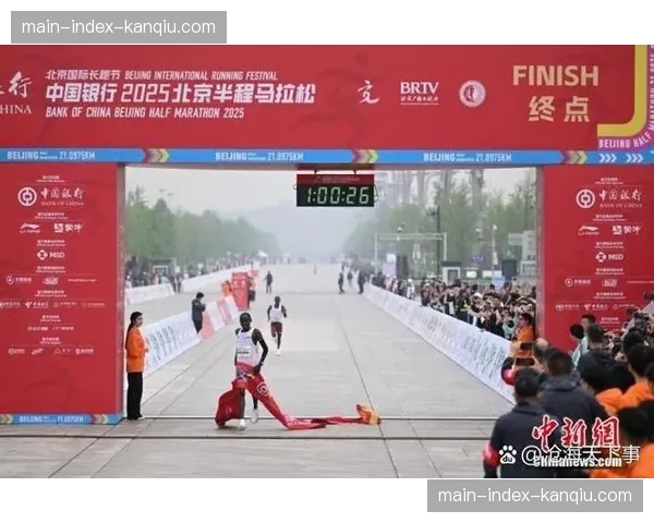 “奔跑的巴黎”半程马拉松赛吸引全球五万跑者参赛