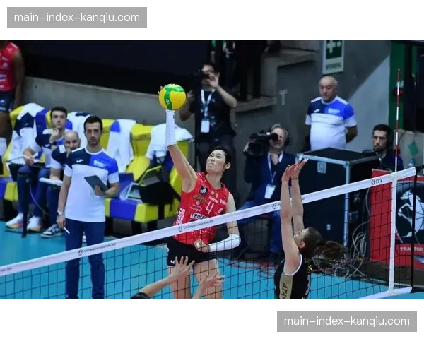 欧洲女排冠军联赛1-4决赛首回合：科内利亚诺主场3-0完胜伊萨奇巴希